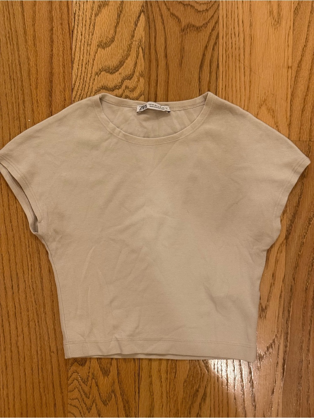 Minimal Cream Crop Top with Short Sleeves